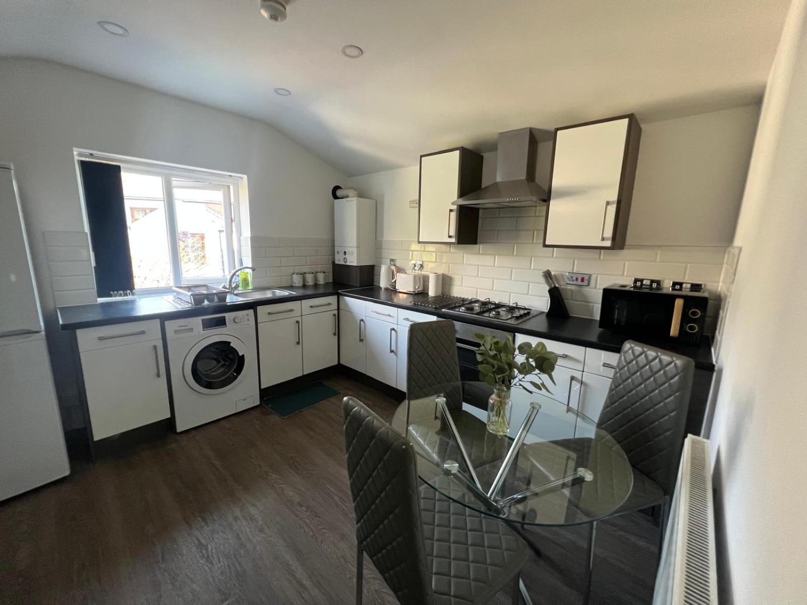 City Centre Location! For Business And Leisure! 5/6 Guests Cardiff Dış mekan fotoğraf