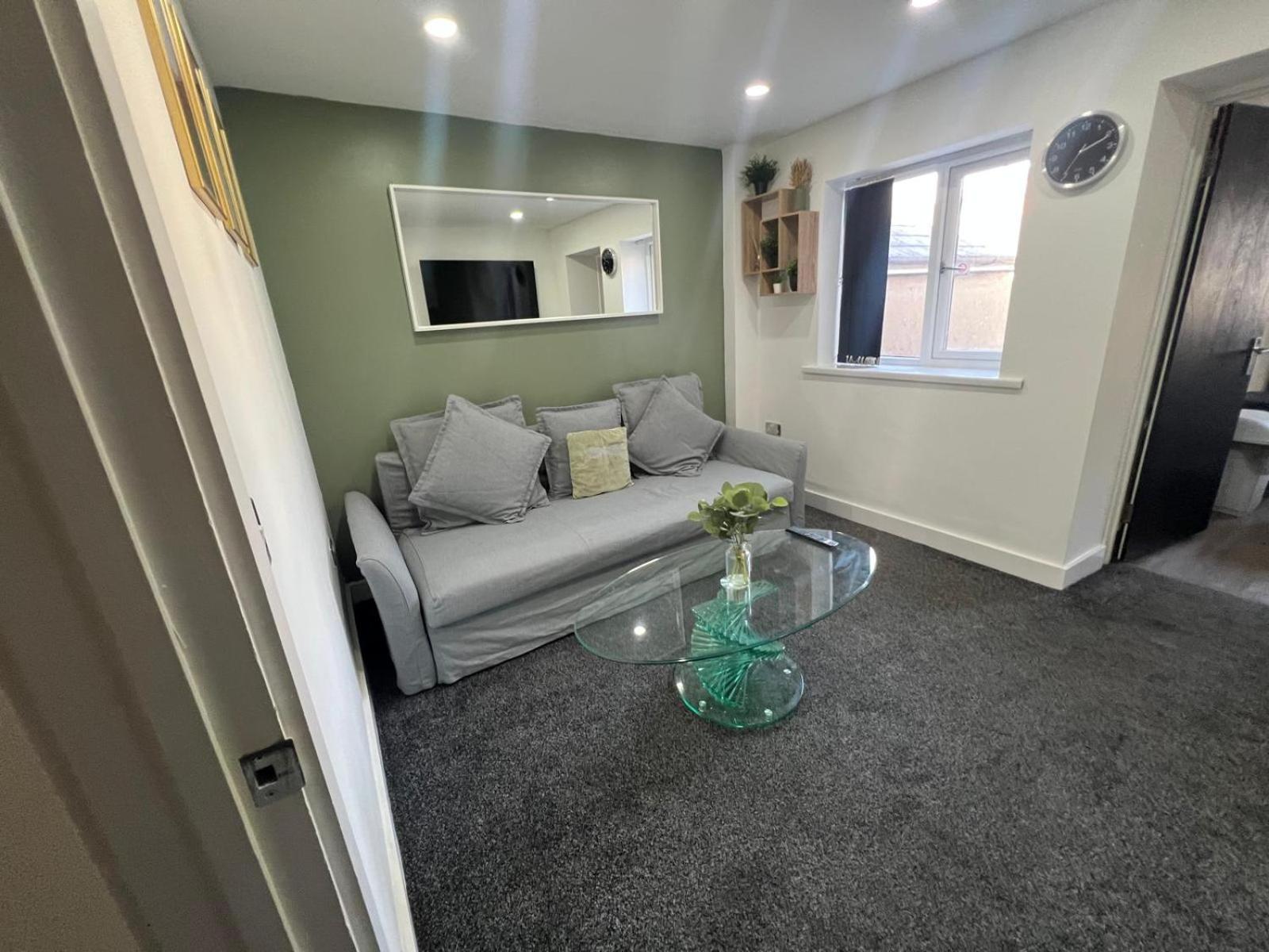 City Centre Location! For Business And Leisure! 5/6 Guests Cardiff Dış mekan fotoğraf